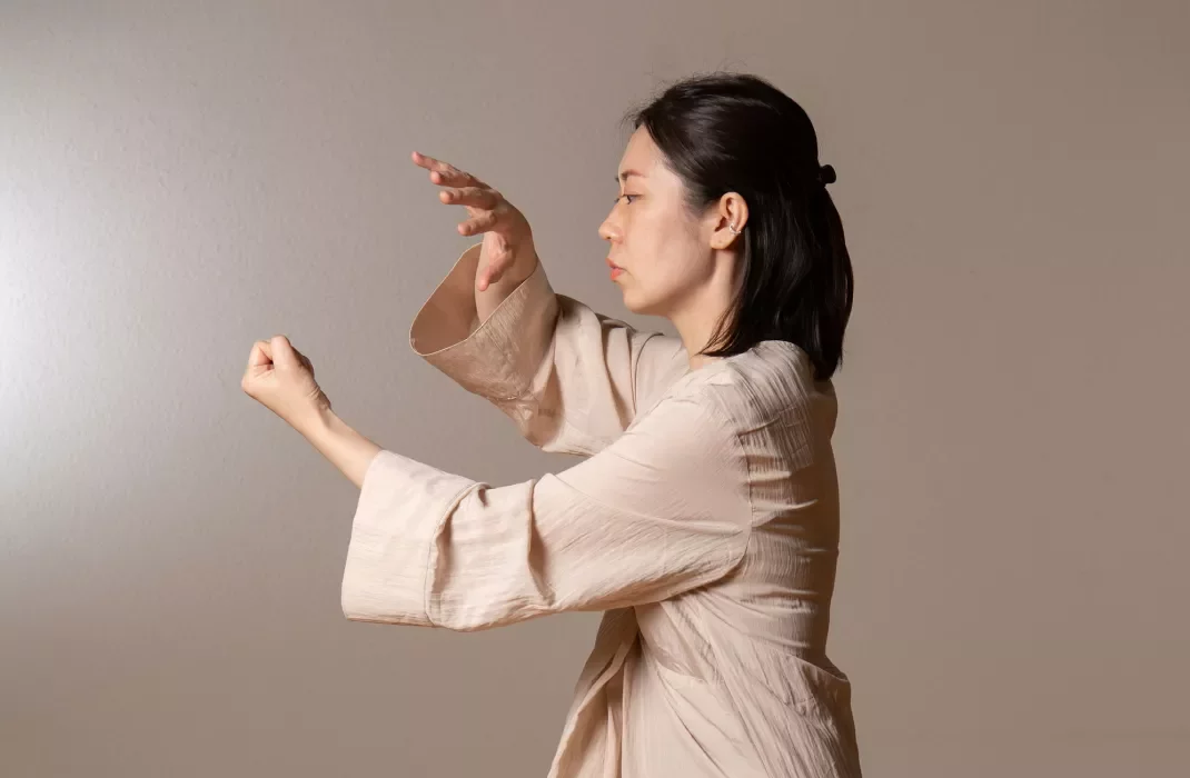 MUSIQUE ET MOUVEMENT danseuse verticale
