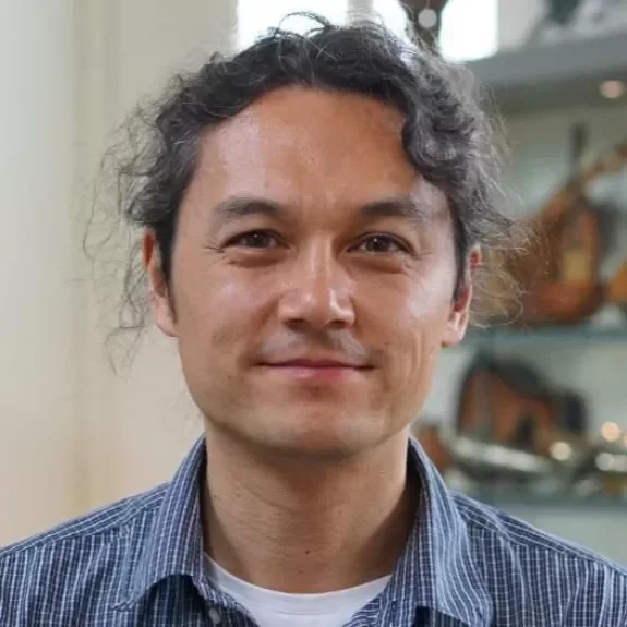 Portrait du professeur d'ethnomusicologie Michael Fuhr