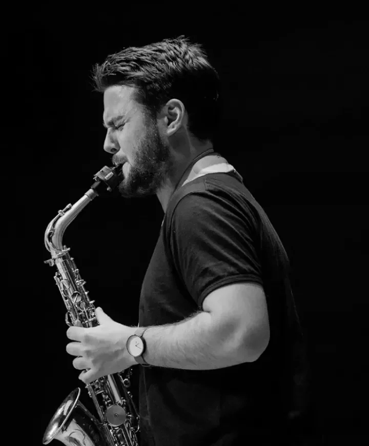 Photographie du saxophoniste Xavier Larsson