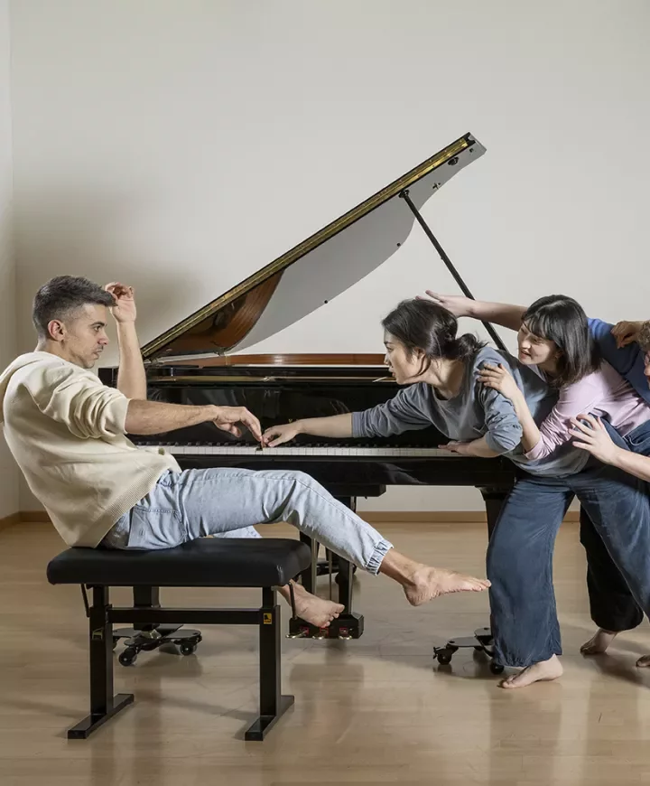 étudiant-e-s de musique et mouvement en plein exercice
