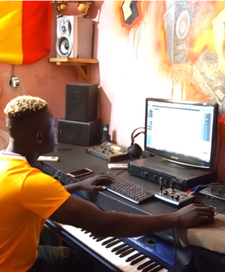 Photo d'un studio d'enregistrement à Bamako