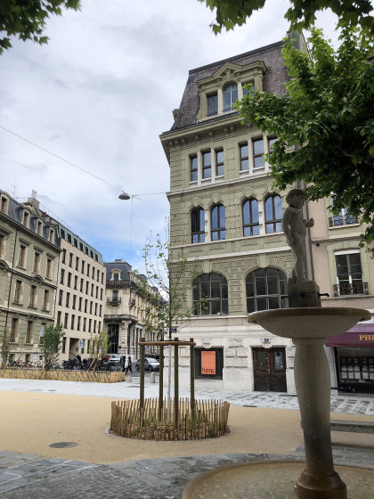 Vue extérieur large du bâtiment HEM Dufour