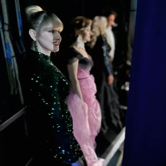 Chanteuses d'opéra en coulisse